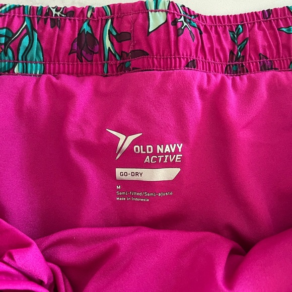 Women’s old navy activewear running shorts size Medium - Picture 2 of 2